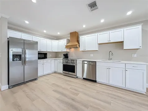 6747 Cape Hatteras Way NE St Petersburg FL 33702