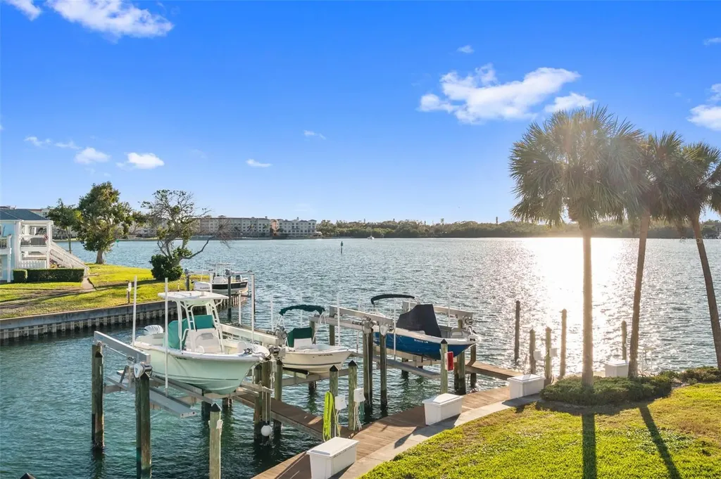 5011 Starfish Drive SE St Petersburg FL 33705