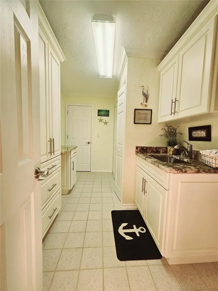 1706 S Lakeside Court Venice FL 34293