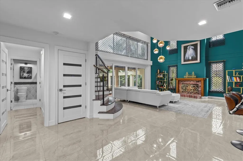 5914 La Rosa Lane Apollo Beach FL 33572