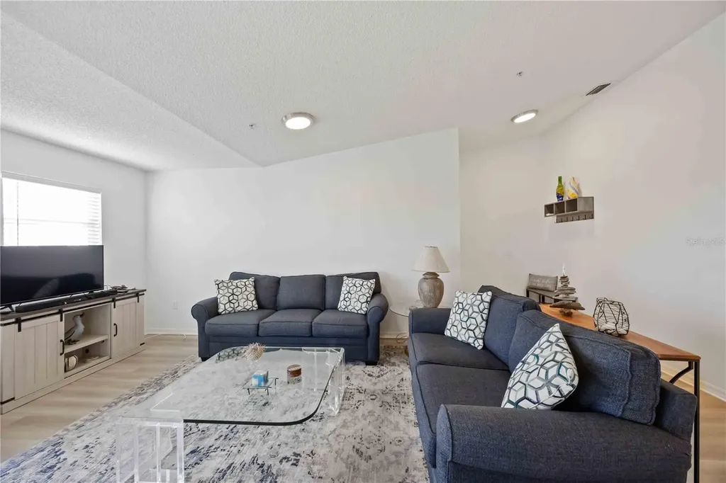 3607 E Bay Drive Holmes Beach FL 34217