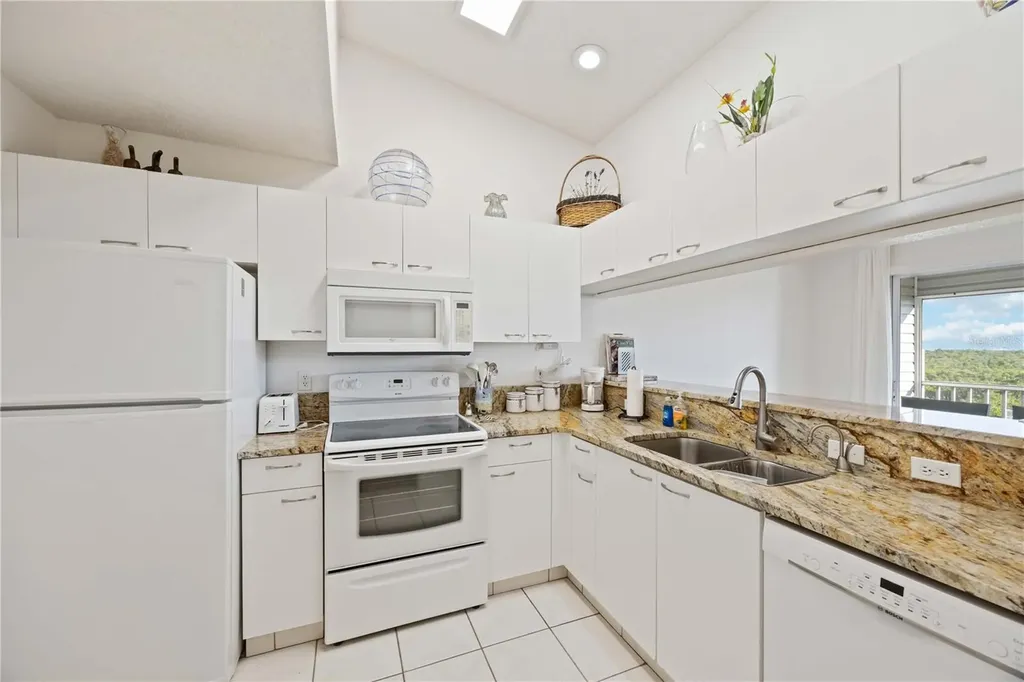 3607 E Bay Drive Holmes Beach FL 34217