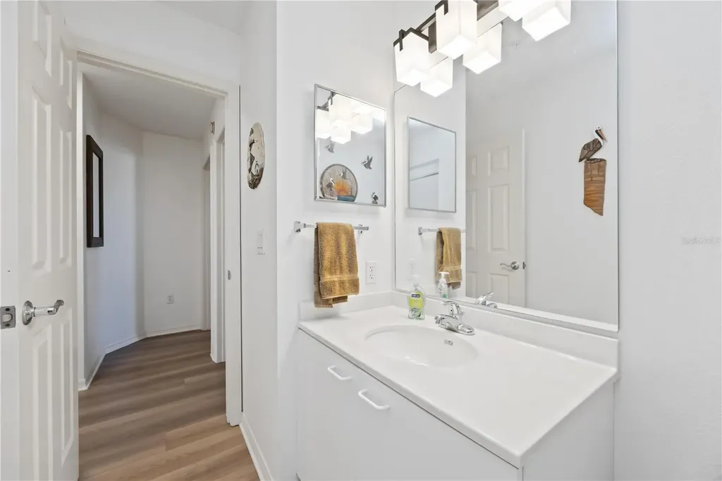 3607 E Bay Drive Holmes Beach FL 34217
