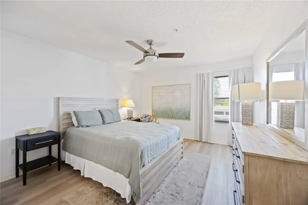 3607 E Bay Drive Holmes Beach FL 34217