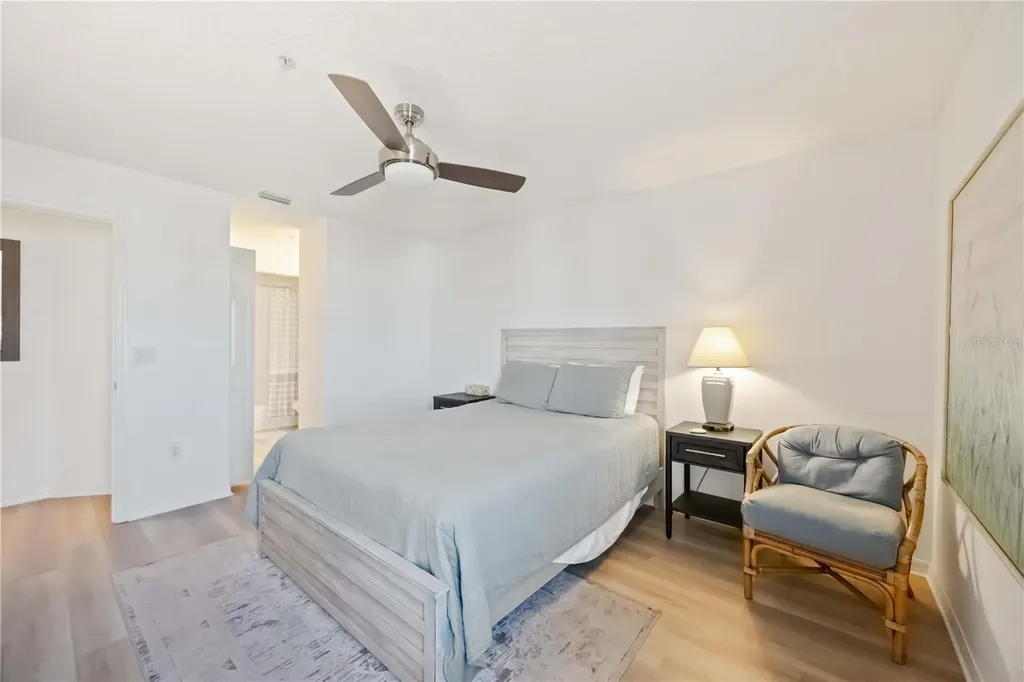 3607 E Bay Drive Holmes Beach FL 34217