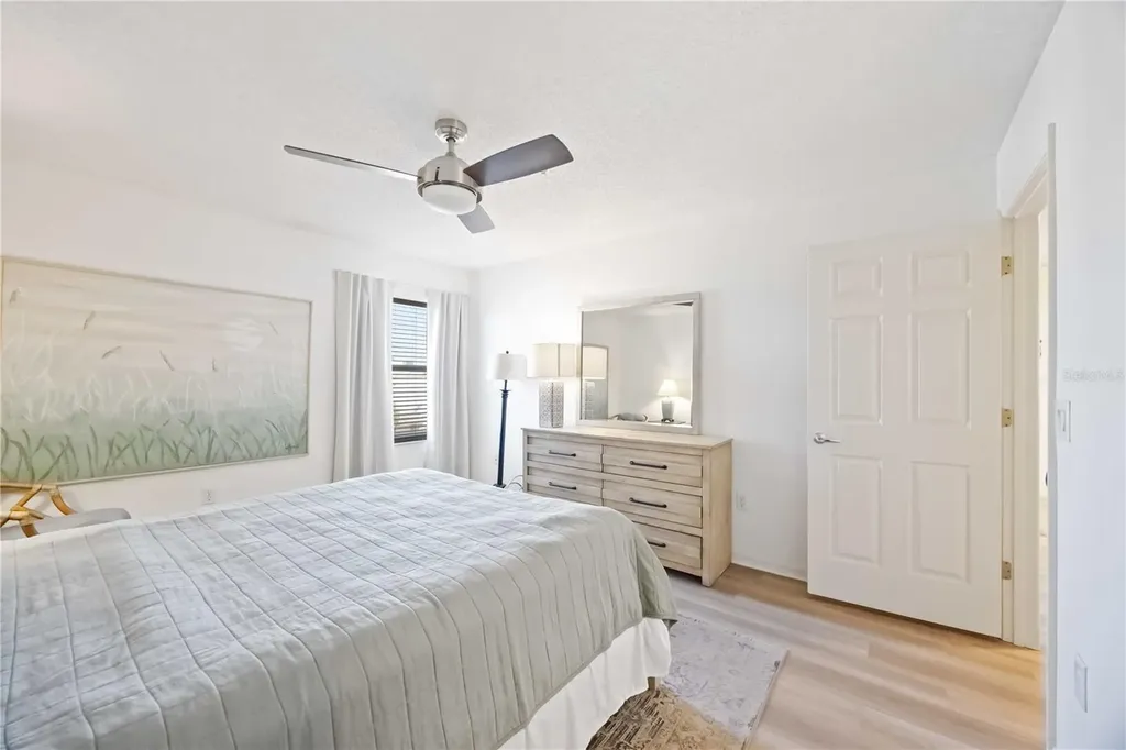 3607 E Bay Drive Holmes Beach FL 34217