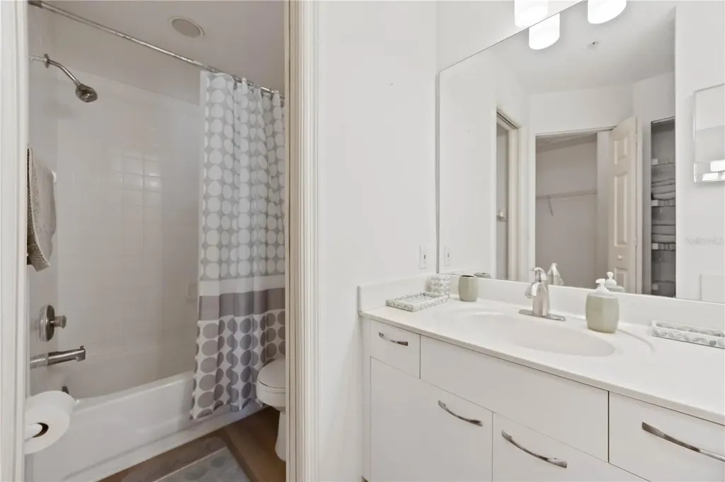 3607 E Bay Drive Holmes Beach FL 34217
