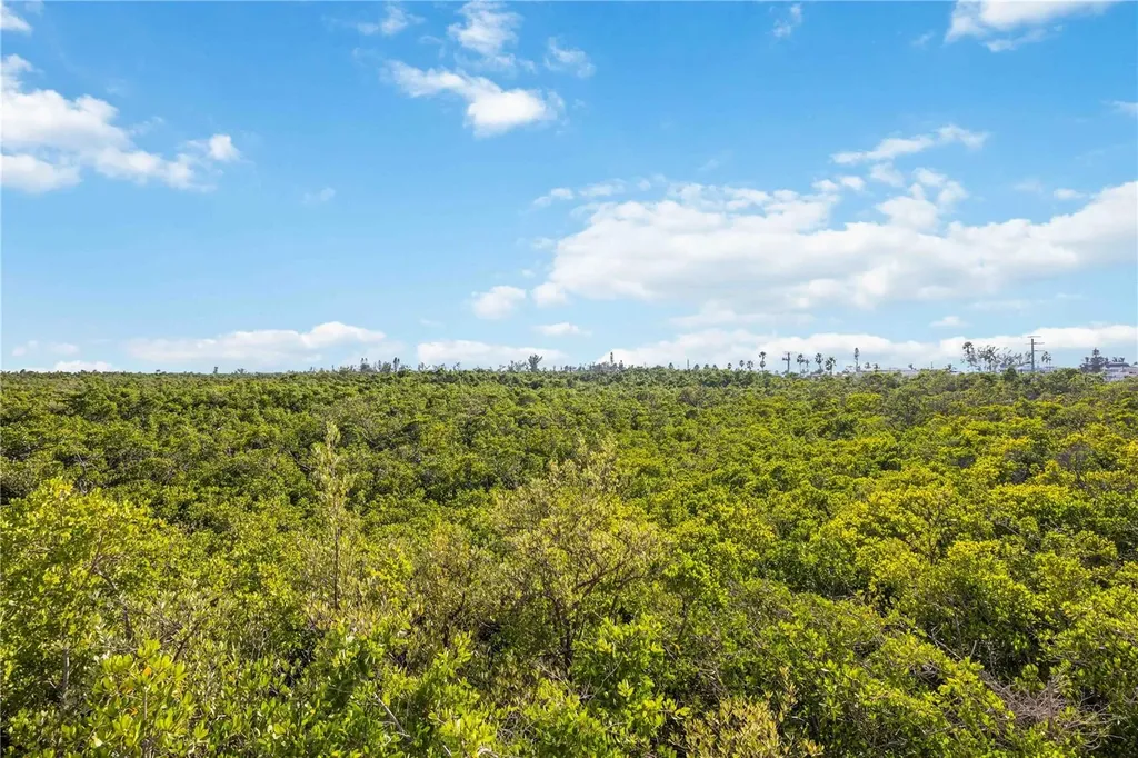 3607 E Bay Drive Holmes Beach FL 34217