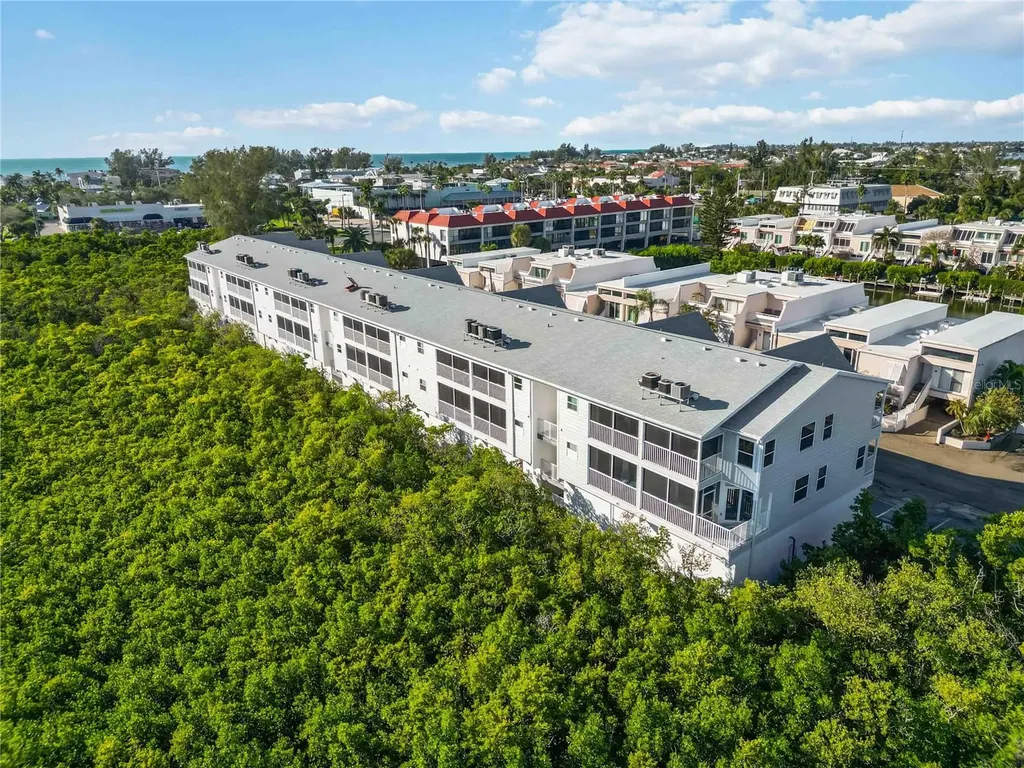 3607 E Bay Drive Holmes Beach FL 34217