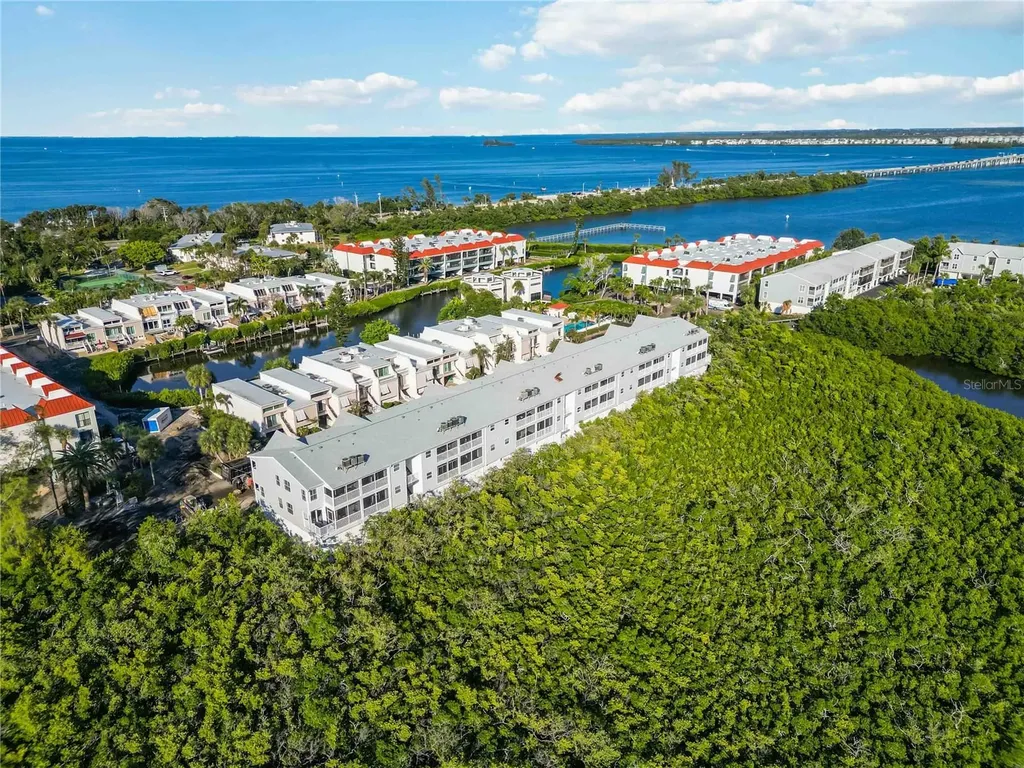 3607 E Bay Drive Holmes Beach FL 34217