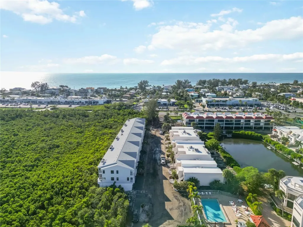 3607 E Bay Drive Holmes Beach FL 34217