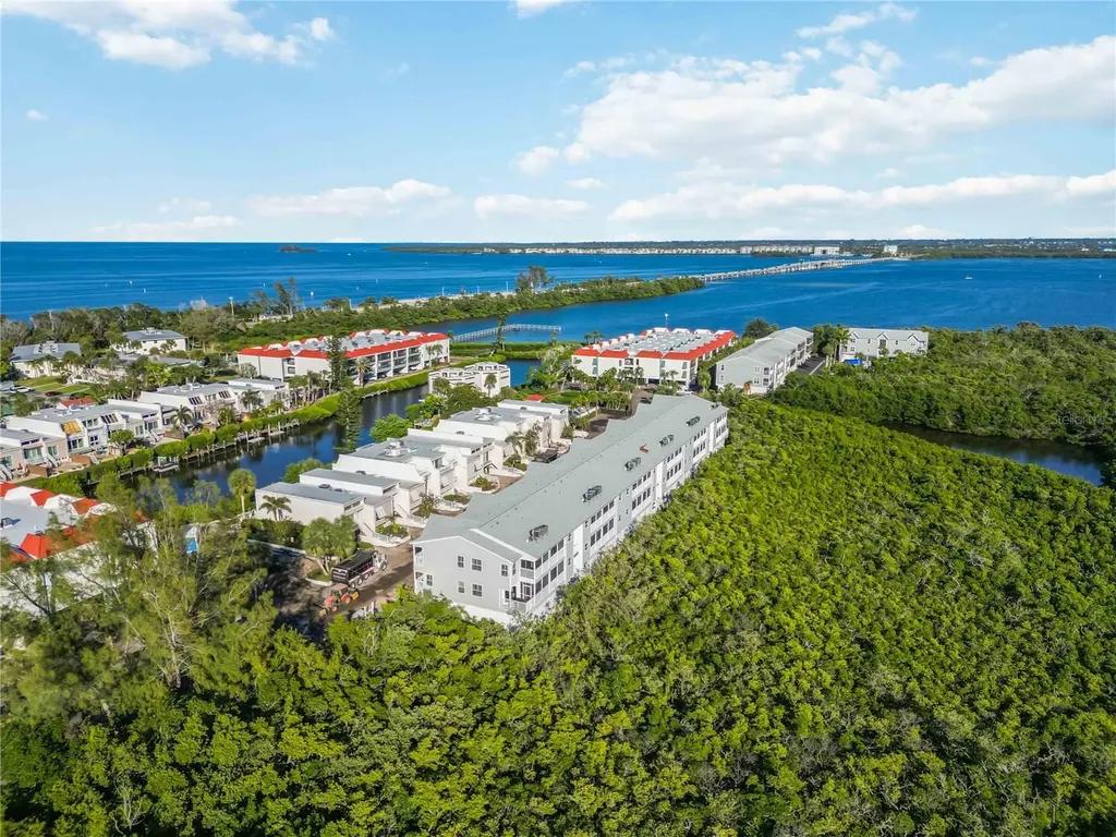 3607 E Bay Drive Holmes Beach FL 34217