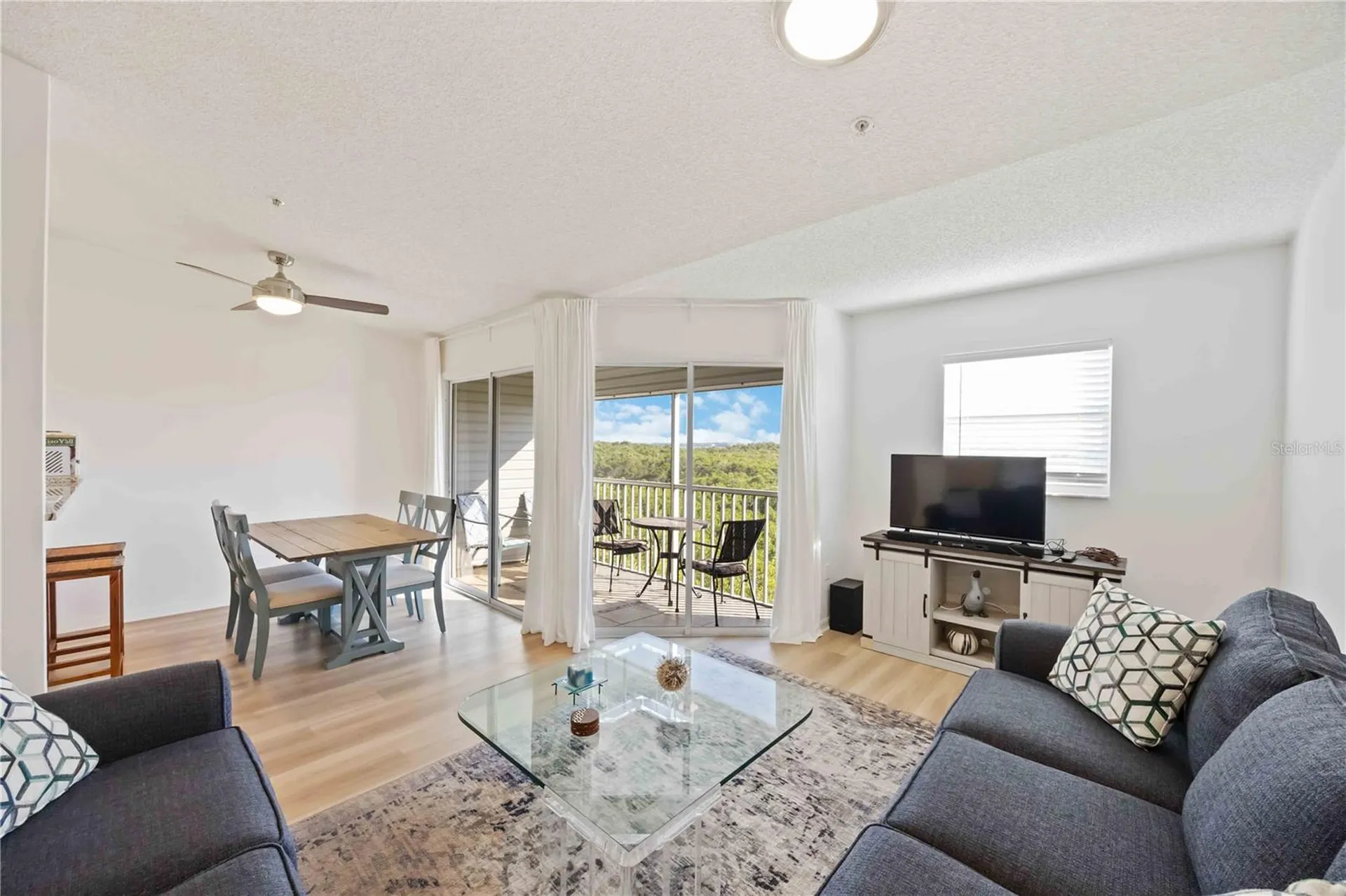3607 E Bay Drive Holmes Beach FL 34217