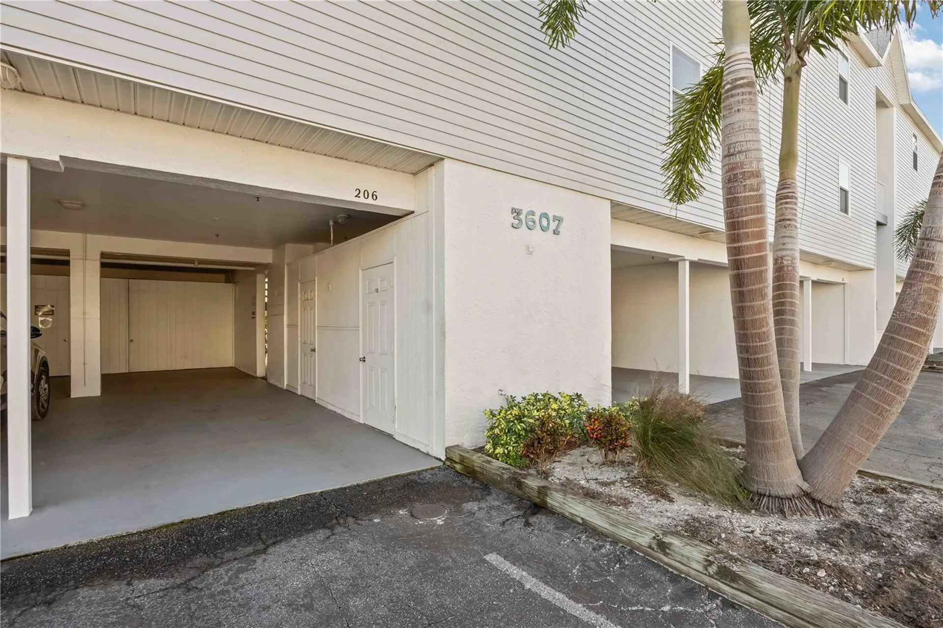 3607 E Bay Drive Holmes Beach FL 34217
