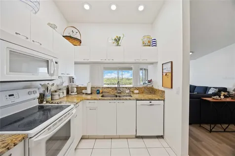 3607 E Bay Drive Holmes Beach FL 34217