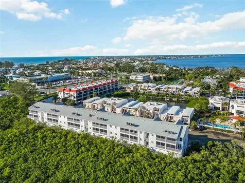 3607 E Bay Drive Holmes Beach FL 34217