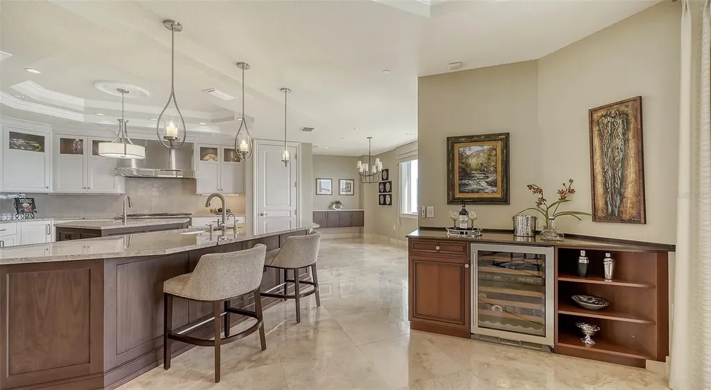 464 Golden Gate Point Sarasota FL 34236