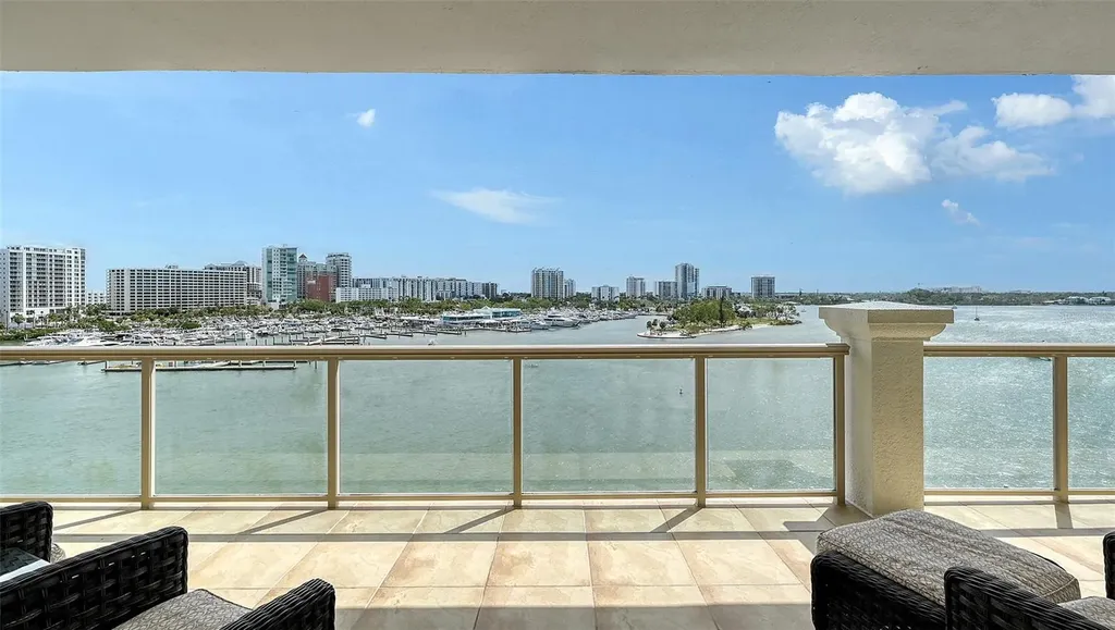 464 Golden Gate Point Sarasota FL 34236