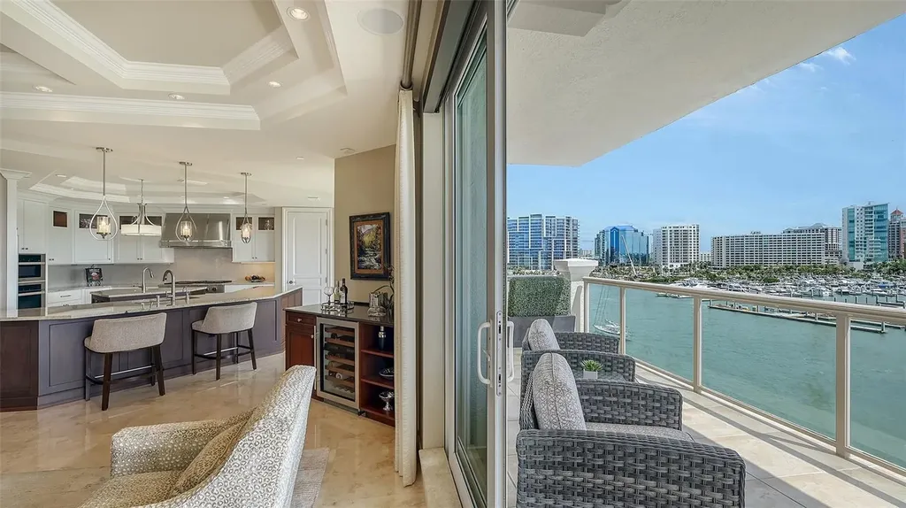 464 Golden Gate Point Sarasota FL 34236
