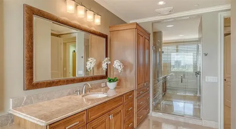 464 Golden Gate Point Sarasota FL 34236