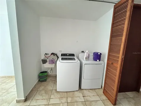 345 Calle Tulipan Caguas PR 00725