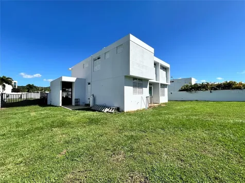 345 Calle Tulipan Caguas PR 00725