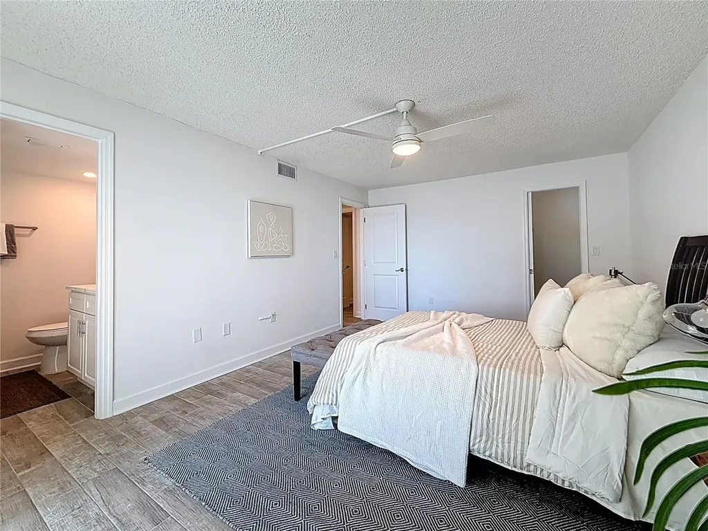 4550 Cove Circle St Petersburg FL 33708