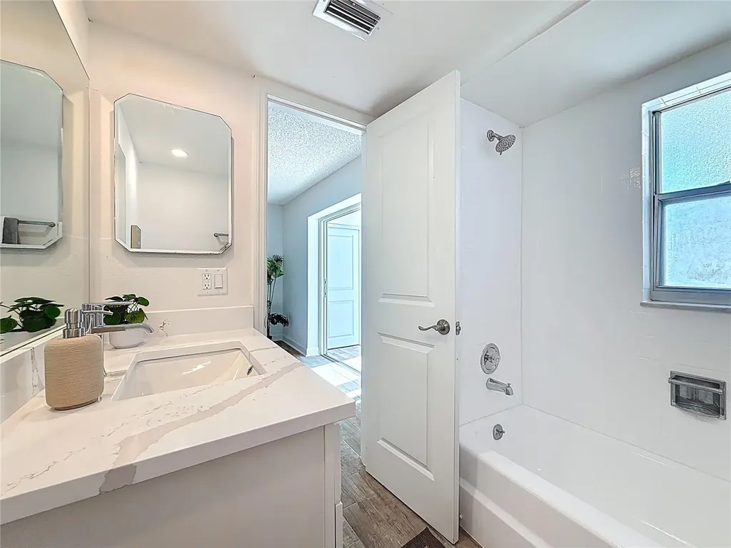 4550 Cove Circle St Petersburg FL 33708