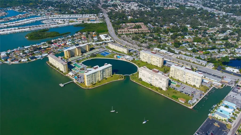 4550 Cove Circle St Petersburg FL 33708