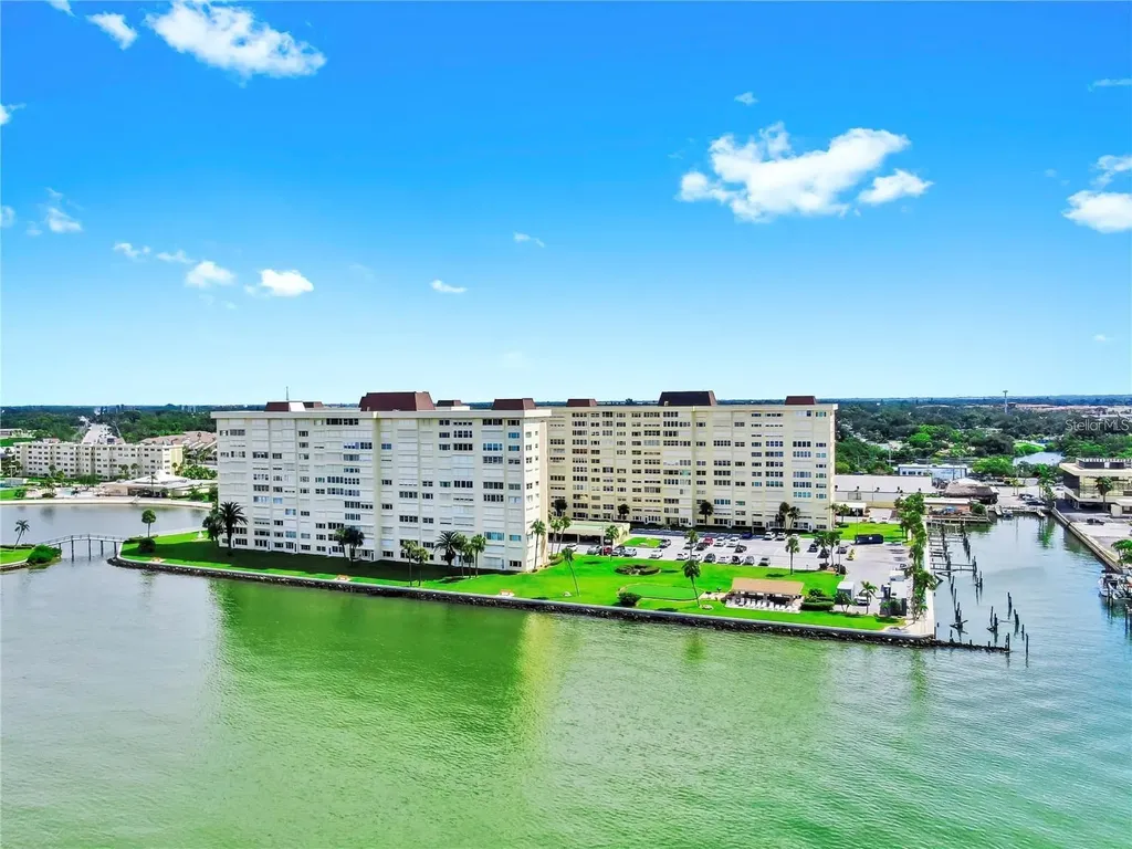 4550 Cove Circle St Petersburg FL 33708