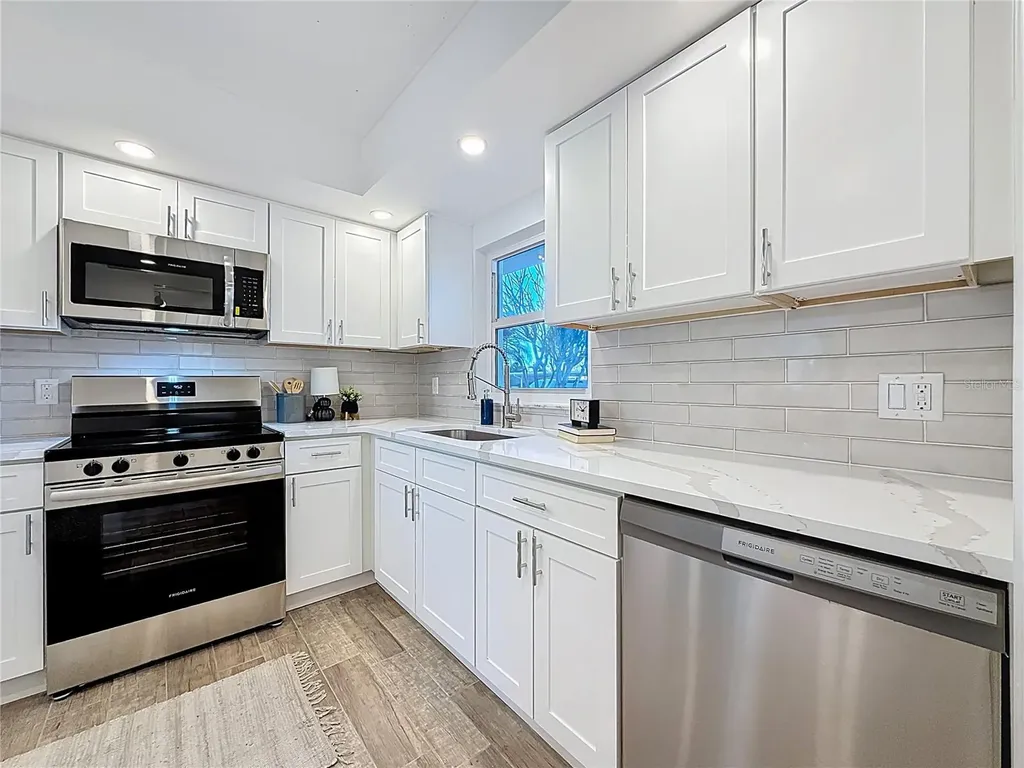 4550 Cove Circle St Petersburg FL 33708