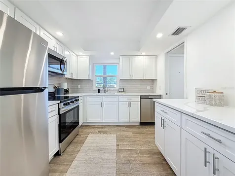 4550 Cove Circle St Petersburg FL 33708
