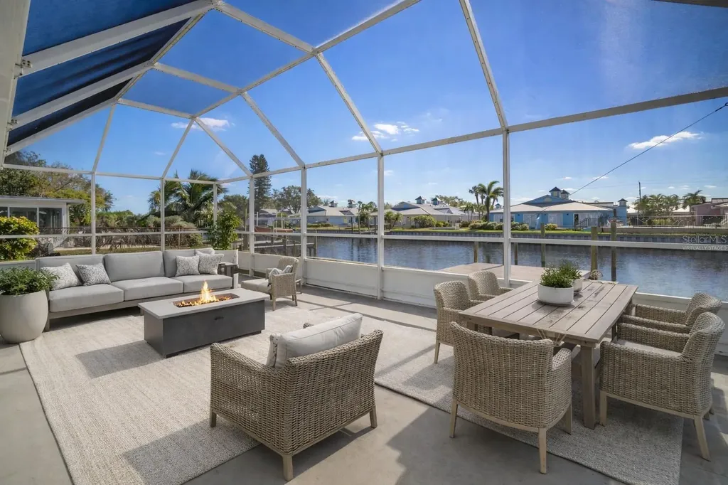 910 Spindle Palm Way Apollo Beach FL 33572