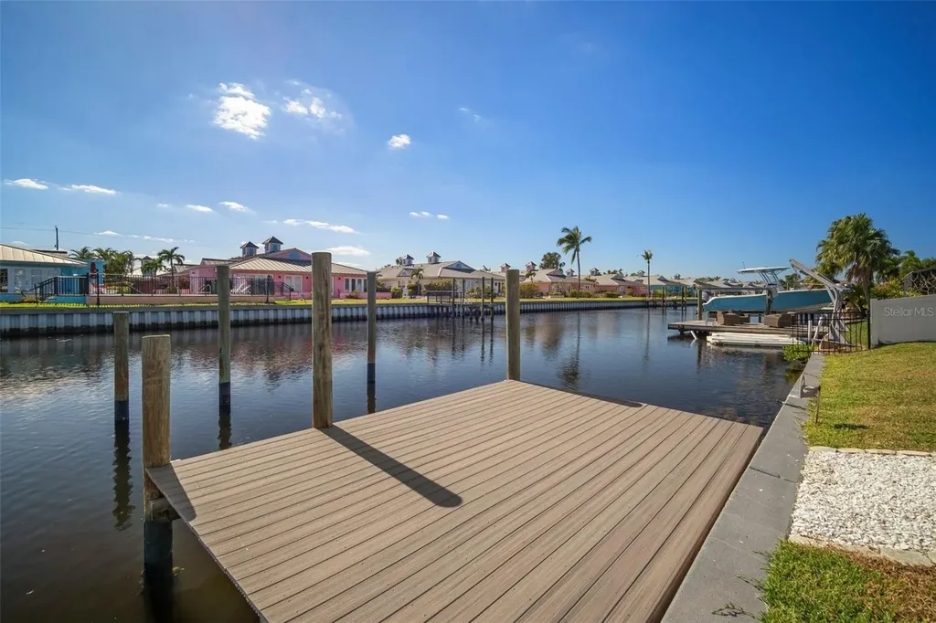 910 Spindle Palm Way Apollo Beach FL 33572
