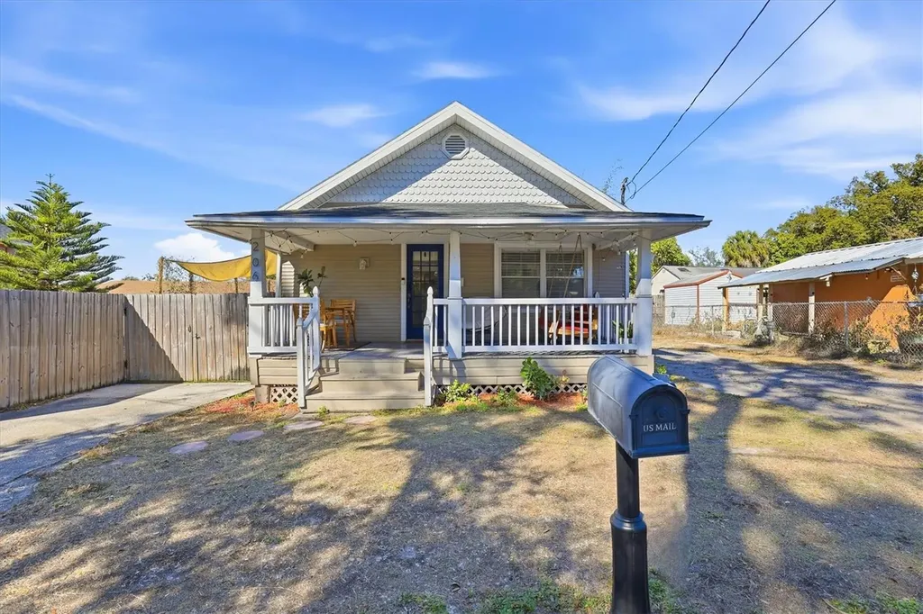 206 E Genesee Street Tampa FL 33603