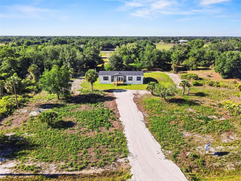 21712 NW 274th Street Okeechobee FL 34972