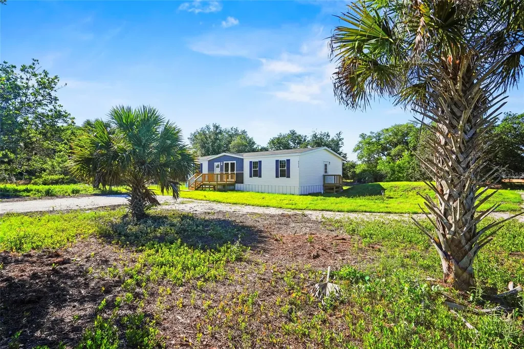 21712 NW 274th Street Okeechobee FL 34972