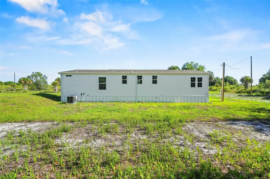 21712 NW 274th Street Okeechobee FL 34972