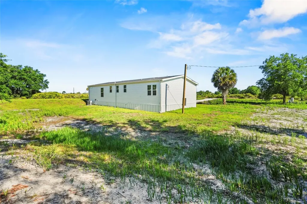 21712 NW 274th Street Okeechobee FL 34972