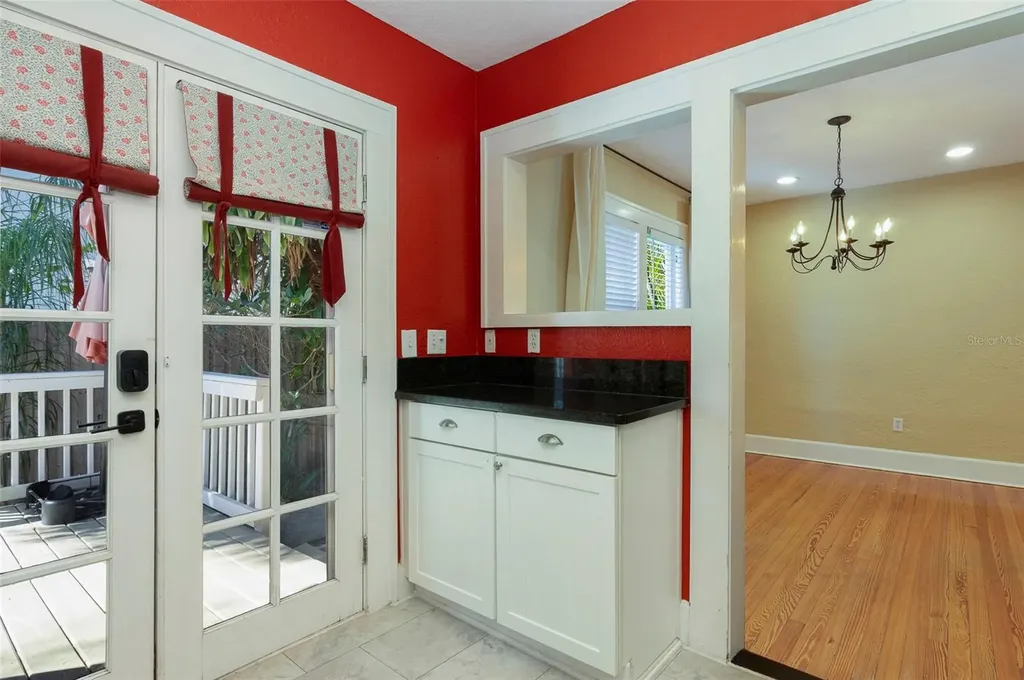 130 22nd Avenue NE St Petersburg FL 33704