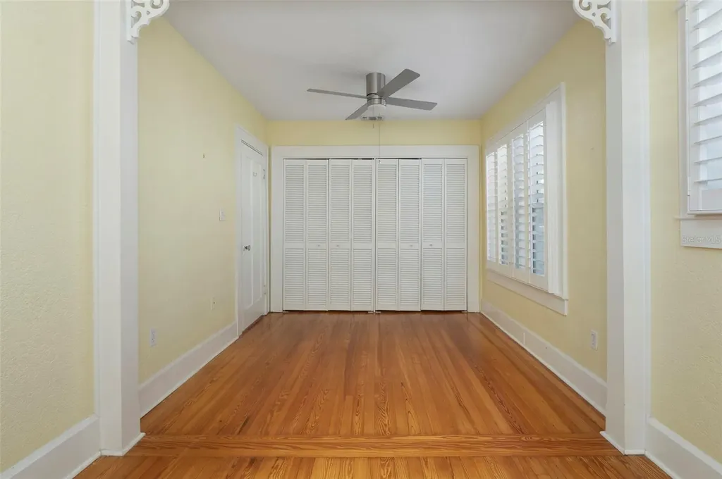 130 22nd Avenue NE St Petersburg FL 33704