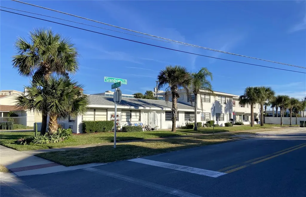 938 N Grandview Avenue Daytona Beach FL 32118