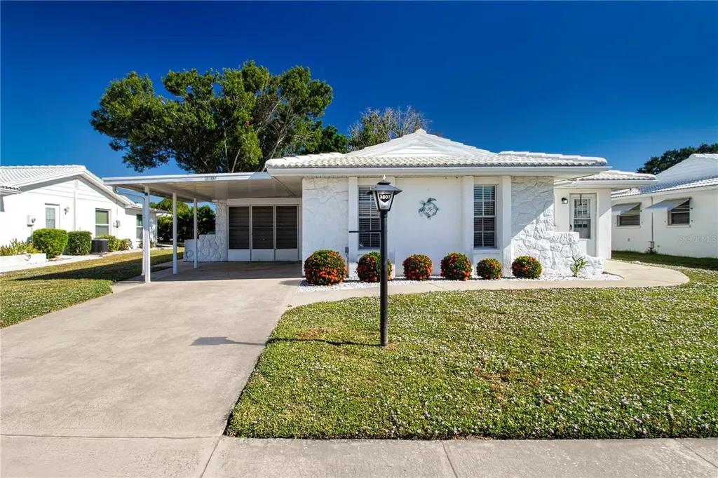 3807 Joyce Drive Bradenton FL 34208
