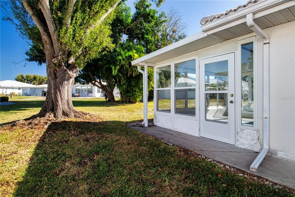 3807 Joyce Drive Bradenton FL 34208
