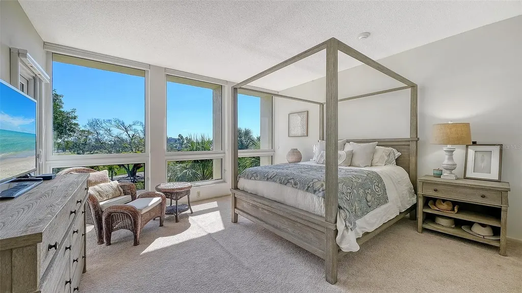 1085 Gulf Of Mexico Drive Longboat Key FL 34228