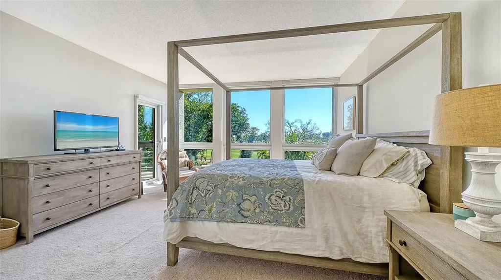 1085 Gulf Of Mexico Drive Longboat Key FL 34228