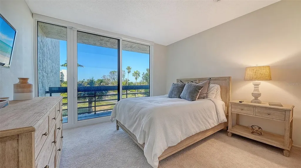 1085 Gulf Of Mexico Drive Longboat Key FL 34228
