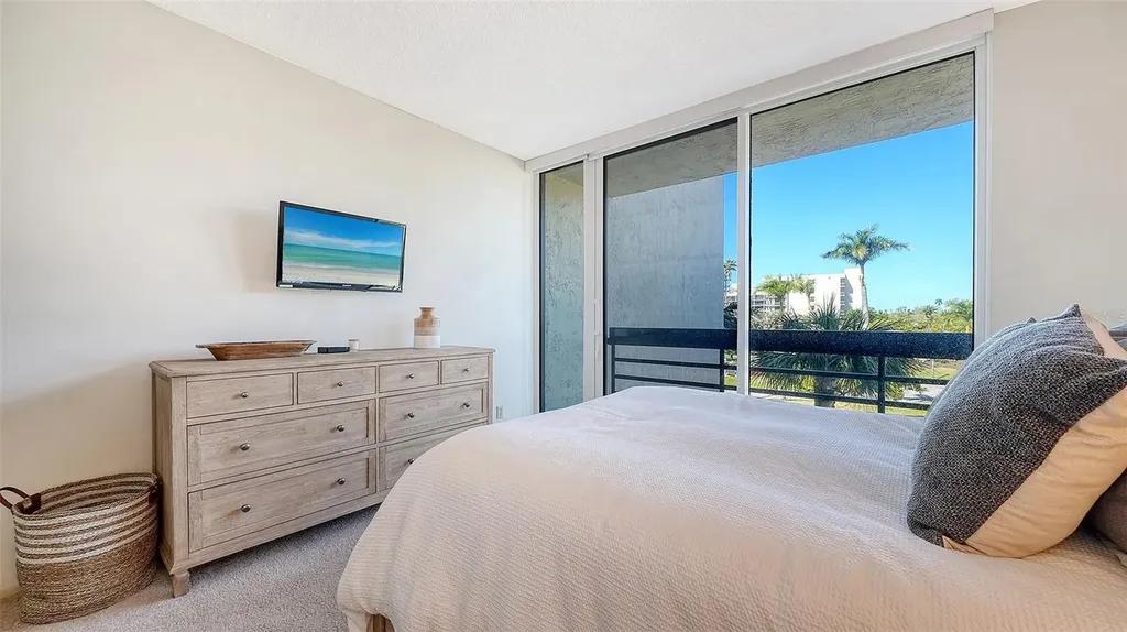 1085 Gulf Of Mexico Drive Longboat Key FL 34228