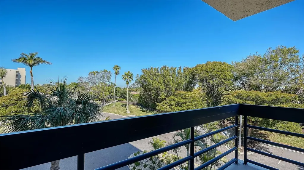 1085 Gulf Of Mexico Drive Longboat Key FL 34228