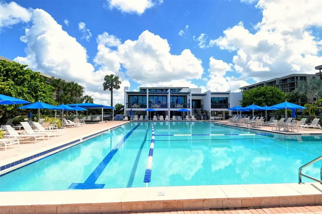1085 Gulf Of Mexico Drive Longboat Key FL 34228